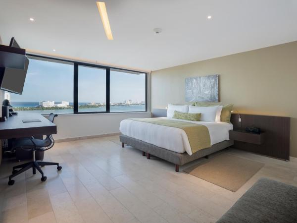 InterContinental Presidente Cancun Resort : photo 1 de la chambre suite lit king-size avec terrasse - vue sur océan