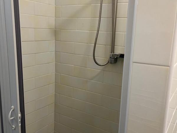 B&B Rosy : photo 5 de la chambre chambre triple avec salle de bains privative séparée