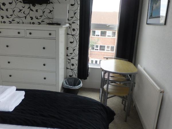 Grove Guest House : photo 5 de la chambre chambre double avec salle de bains privative