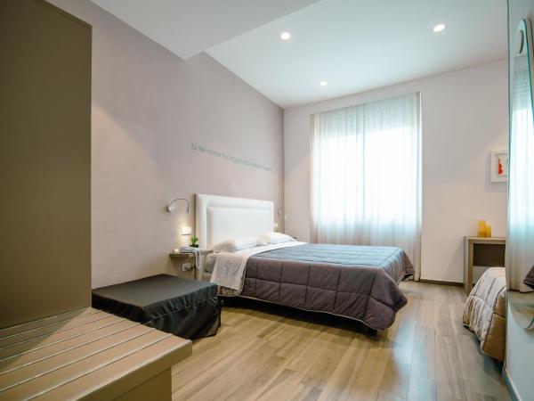 Hotel Bruman Salerno : photo 2 de la chambre chambre triple