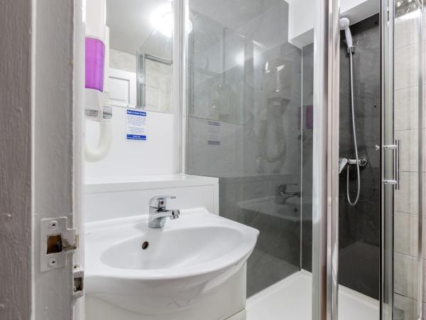 Central Hoxton Shoreditch : photo 7 de la chambre chambre quadruple avec salle de bains privative