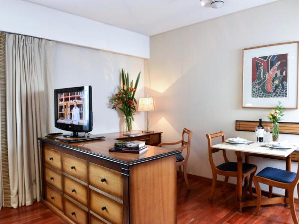 Argenta Tower Hotel & Suites : photo 5 de la chambre chambre lit king-size standard