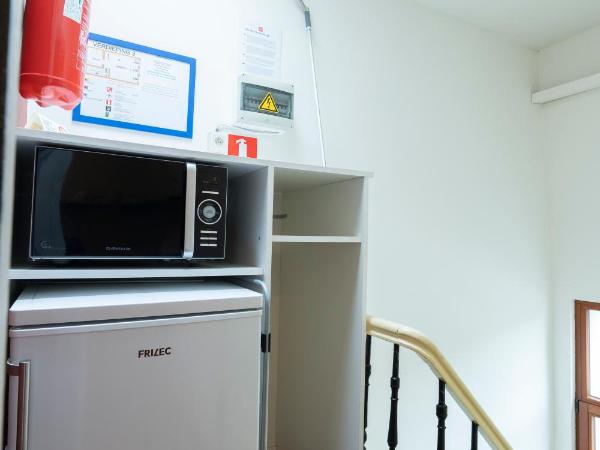 Because the Night city lodge : photo 6 de la chambre chambre double avec salle de bains privative