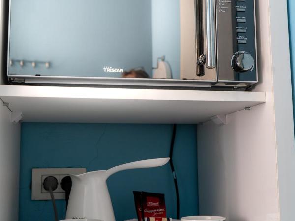 Apartments & Rooms Andrea 2 : photo 6 de la chambre chambre lits jumeaux avec balcon