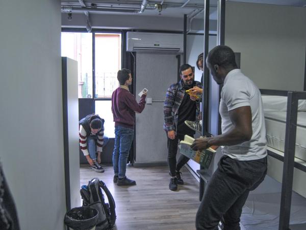 Quartier Bilbao Hostel : photo 2 de la chambre lit dans dortoir mixte de 8 lits