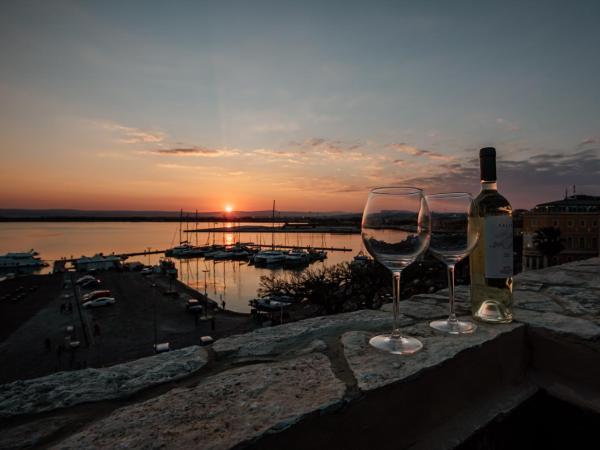 Palazzo Giunta - Porta Marina Ortigia : photo 9 de la chambre suite romantique avec terrasse - vue sur mer
