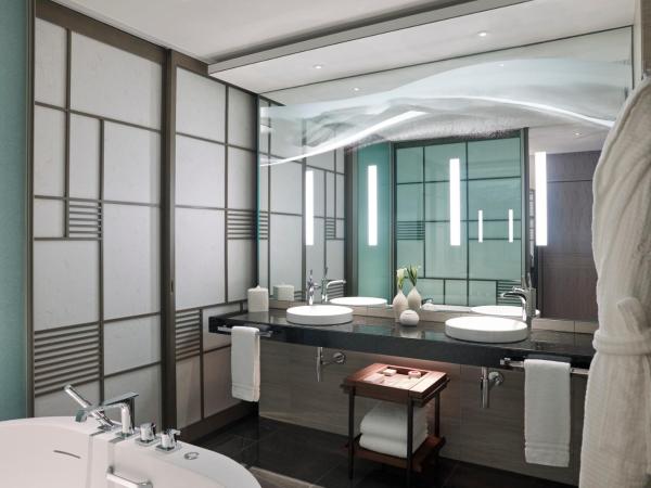 Four Seasons Hotel Tokyo at Otemachi : photo 4 de la chambre chambre lit king-size supérieure - vue sur ville