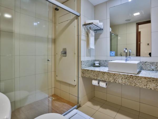 Quality Hotel & Suítes São Salvador : photo 7 de la chambre chambre supérieure lit queen-size