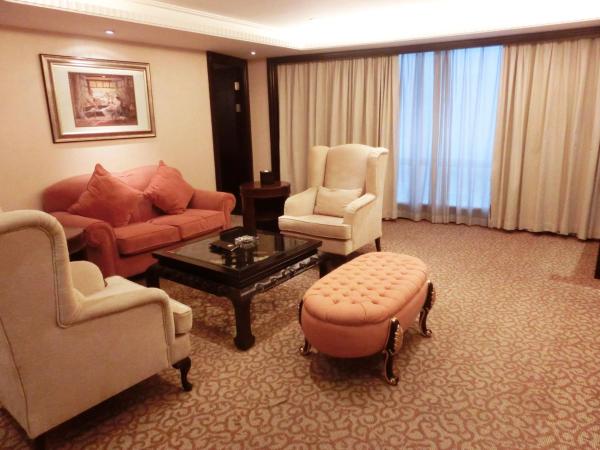 Royal Mediterranean Hotel : photo 6 de la chambre suite exécutive