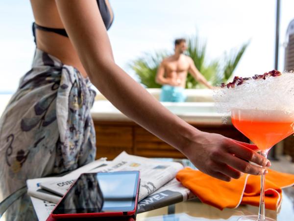 Hotel Metropole Taormina : photo 9 de la chambre chambre double deluxe avec terrasse et piscine