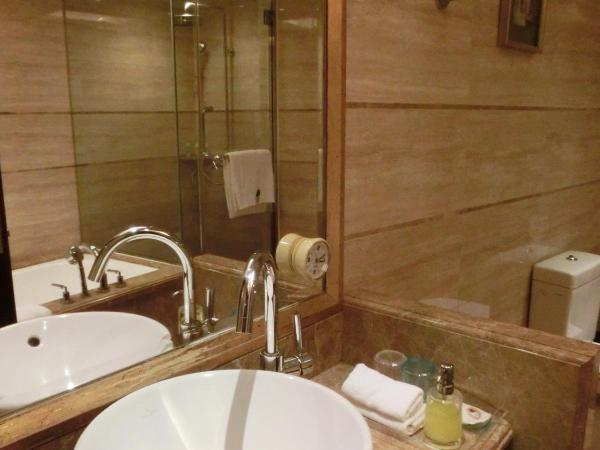 Royal Mediterranean Hotel : photo 8 de la chambre chambre lit king-size supérieure - fumeurs