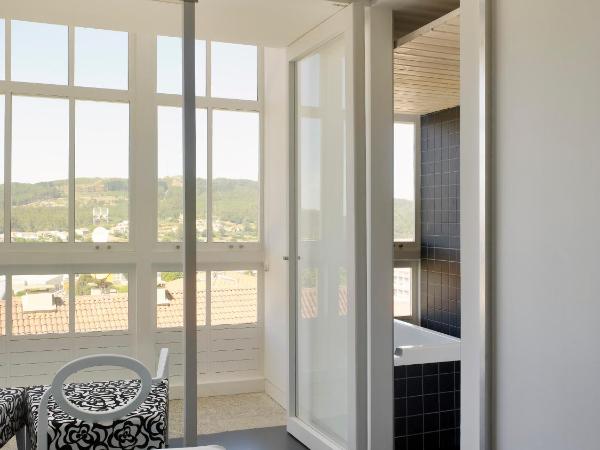 Moure Hotel : photo 2 de la chambre chambre double supérieure avec baignoire