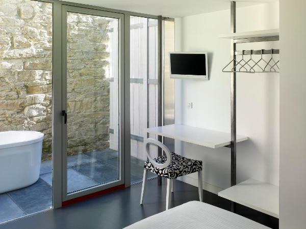 Moure Hotel : photo 3 de la chambre chambre double avec baignoire
