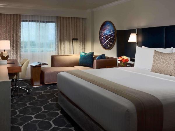 The Royal Sonesta Houston Galleria : photo 1 de la chambre chambre lit king-size - concierge