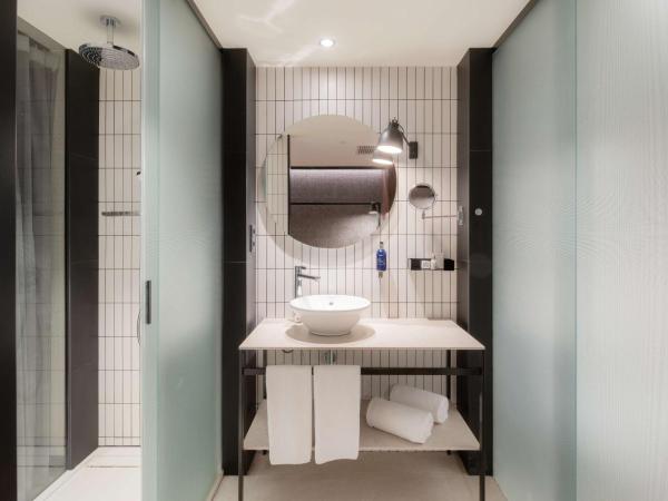 Radisson Blu 1882 Hotel, Barcelona Sagrada Familia : photo 2 de la chambre chambre standard - vue sur intérieur