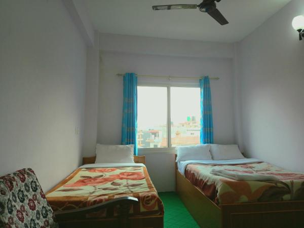 Hotel Aarjan And Restaurant : photo 4 de la chambre chambre deluxe double ou lits jumeaux