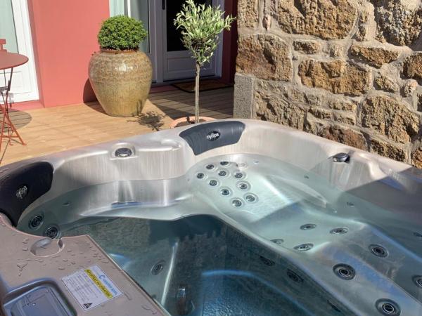 Villa Louisa : photo 1 de la chambre suite avec terrasse et jacuzzi privé