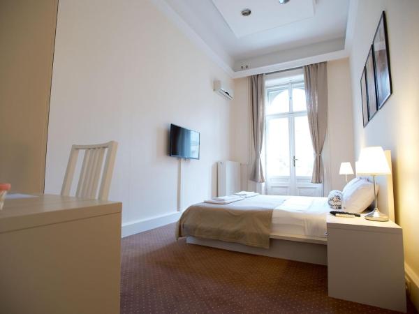 Andrassy Thai Hotel : photo 2 de la chambre chambre double ou lits jumeaux supérieure avec vue sur ville