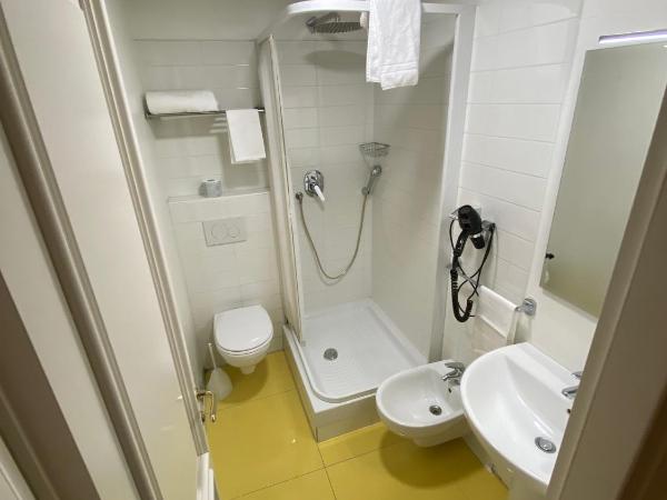 Artua'&Solferino : photo 7 de la chambre chambre double avec balcon