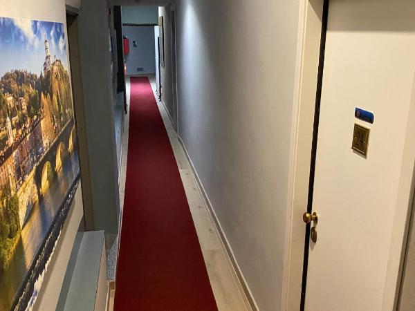 Artua'&Solferino : photo 7 de la chambre chambre familiale mansardée