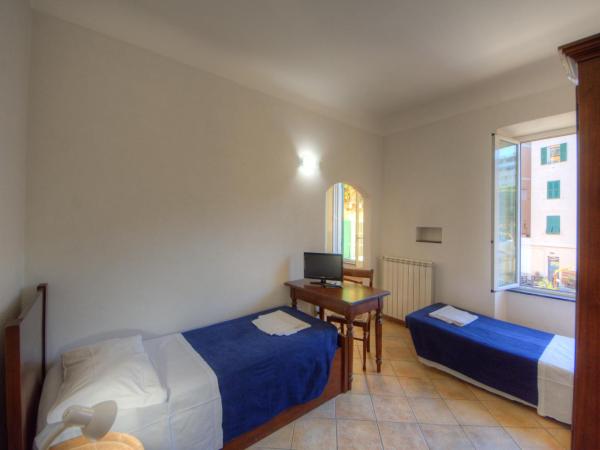 Club Nautico Savona : photo 5 de la chambre chambre familiale avec salle de bains commune