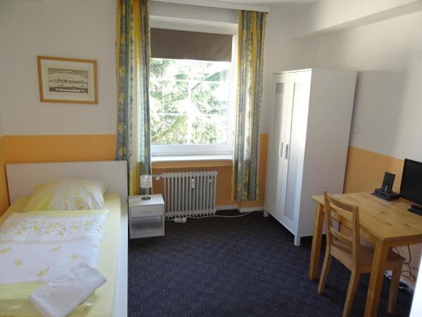 Gästehaus Grupello : photo 2 de la chambre chambre simple avec salle de bains commune