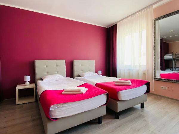 Hostel Freedom : photo 6 de la chambre chambre double ou lits jumeaux avec salle de bains privative externe