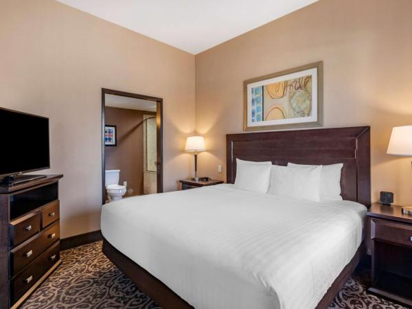 Best Western Plus Las Vegas South Henderson : photo 1 de la chambre suite lit king-size avec canapé-lit et balcon - non-fumeurs