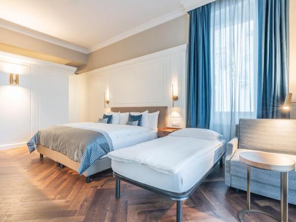 Hotel Reine Victoria : photo 2 de la chambre chambre familiale de caractère