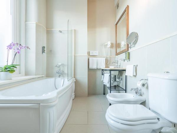 Hotel Reine Victoria : photo 3 de la chambre chambre familiale de caractère