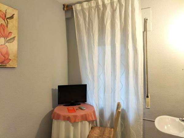 Hostal Albero by gaiarooms : photo 3 de la chambre chambre simple avec salle de bains commune