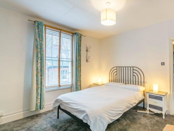 Minster Hub - 2 Min Walk 2 Minster! : photo 2 de la chambre grande chambre double