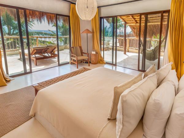 Dune Boutique Hotel located at the party zone : photo 9 de la chambre suite principale sunrise