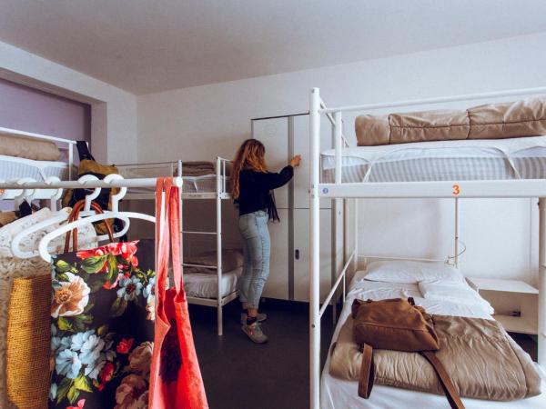 LoL Hostel Siracusa : photo 3 de la chambre dortoir (7 adultes)