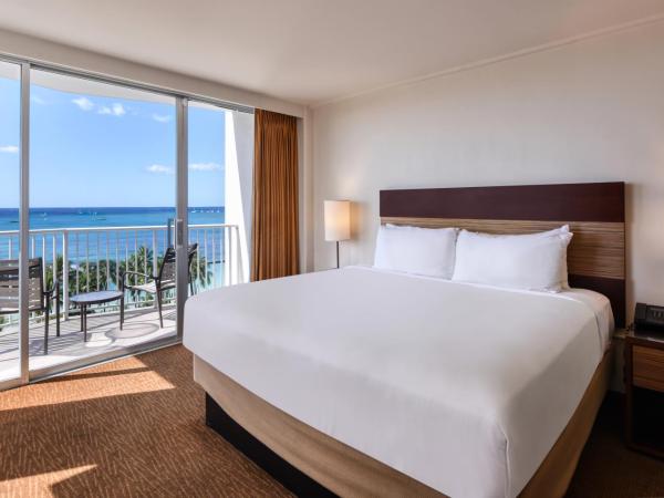 Park Shore Waikiki : photo 1 de la chambre chambre lit king-size avec vue sur l'océan