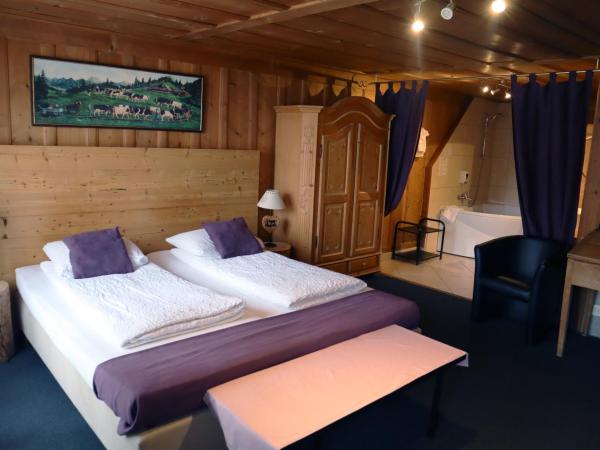 Gruyère Rooms : photo 2 de la chambre chambre double supérieure avec baignoire simple