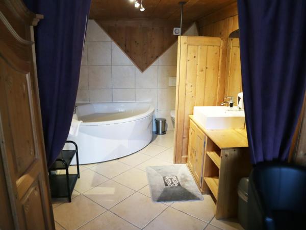 Gruyère Rooms : photo 6 de la chambre chambre double supérieure avec baignoire simple