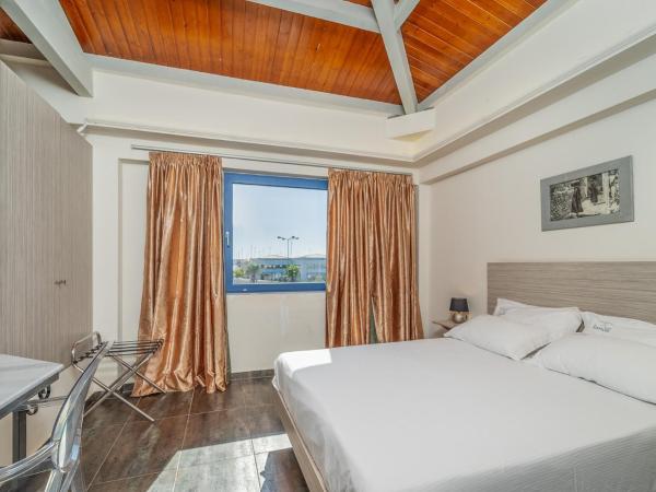 Ianos Hotel : photo 1 de la chambre suite familiale - vue sur mer et port de plaisance