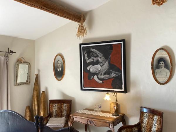 Mas de la Beaume : photo 3 de la chambre chambre double ou lits jumeaux - vue sur montagnes