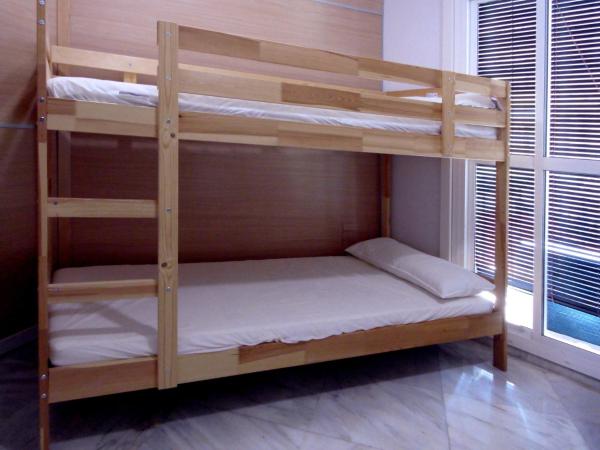 Chinitas Urban Hostel : photo 9 de la chambre lit dans dortoir pour femmes de 4 lits
