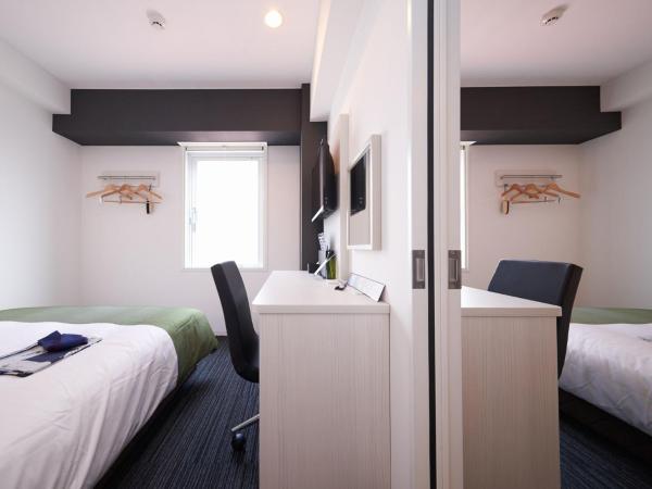 Super Hotel Shinagawa Shinbanba : photo 1 de la chambre chambres communicantes - non-fumeurs