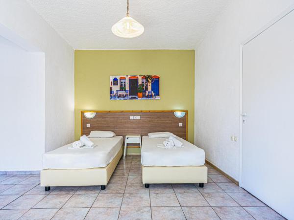 Simple Hotel Hersonissos Sun : photo 2 de la chambre chambre triple avec balcon