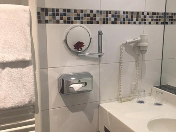 Alexander am Zoo : photo 7 de la chambre chambre double classique - accessible aux personnes à mobilité réduite