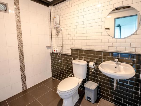 บ้านสุขซอย5 : photo 4 de la chambre chambre quadruple en duplex