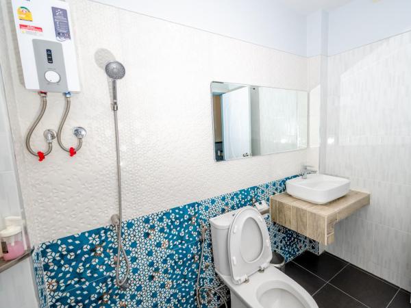 บ้านสุขซอย5 : photo 7 de la chambre chambre quadruple deluxe