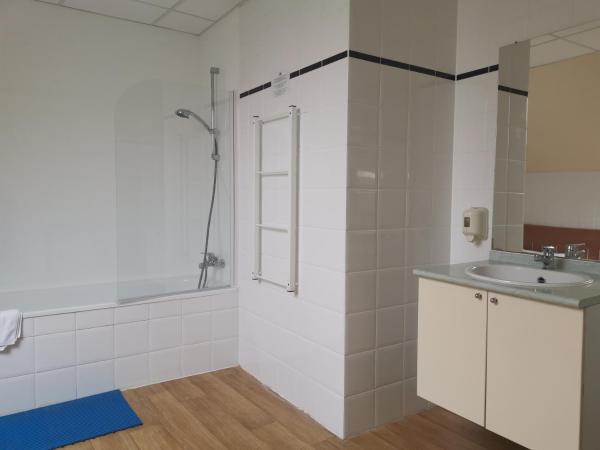 Hotel Albert II Oostende : photo 6 de la chambre chambre familiale supérieure