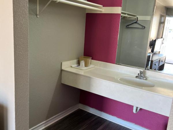 COUNTRY INN MOTEL : photo 4 de la chambre chambre lit king-size