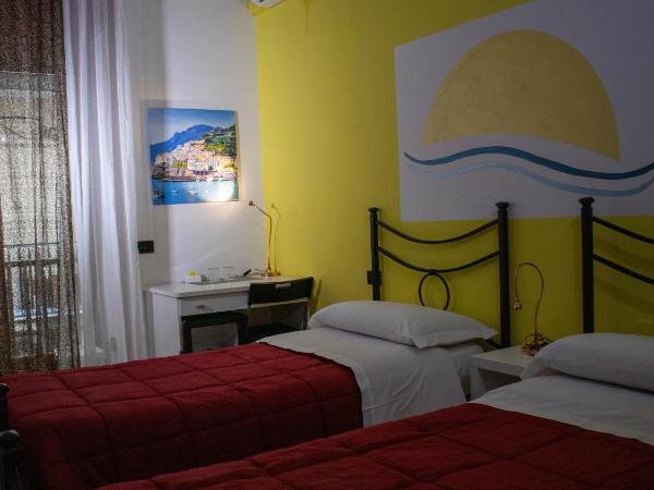 B&B Amalfi Coast Salerno : photo 7 de la chambre chambre double ou lits jumeaux avec salle de bains privative