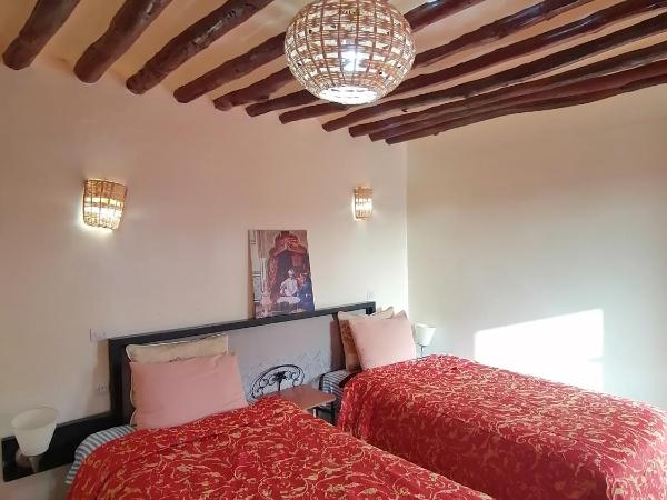 Riad Darga Rouge : photo 8 de la chambre chambre lits jumeaux - vue sur piscine