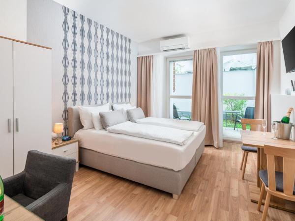 Best Western Plus Celebrity Suites : photo 5 de la chambre suite avec terrasse et jardin